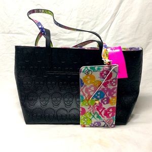 New 2023 Betsey Johnson Black skull with multicolor wristlet.
